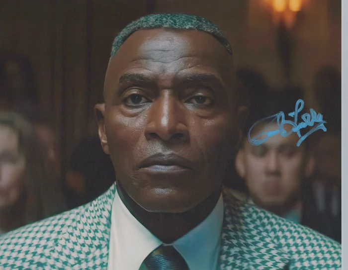 Carl Lumbly autograph