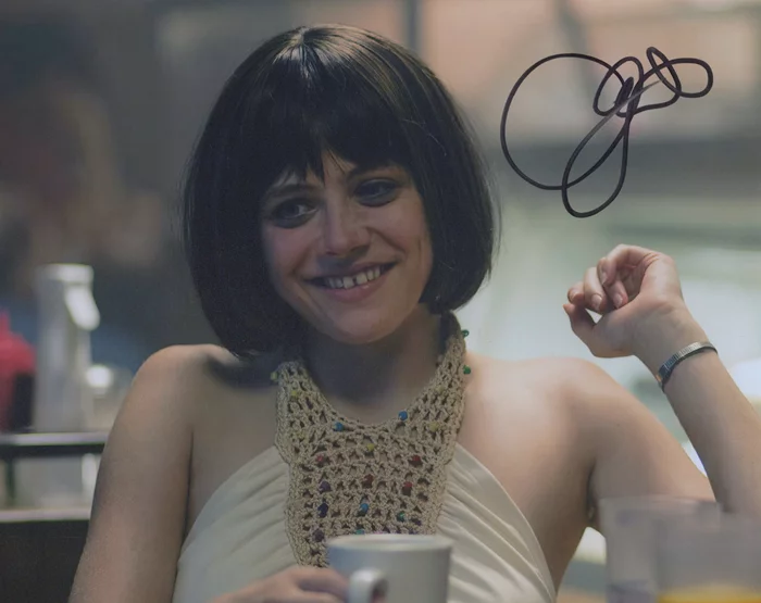 Olivia Luccardi autograph