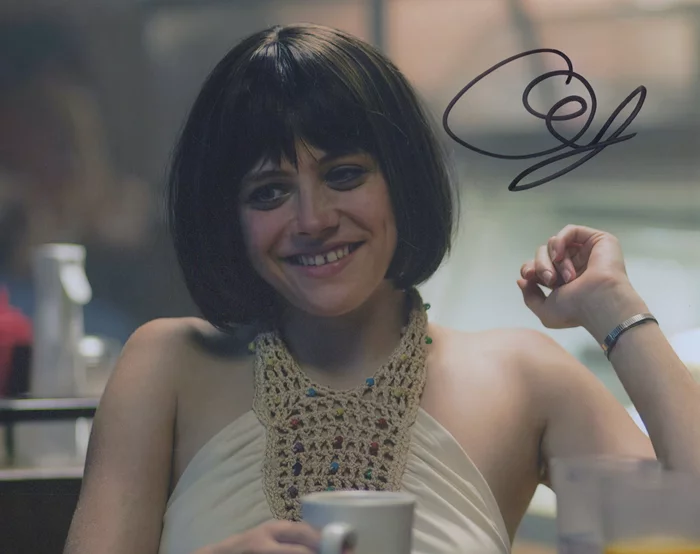 Olivia Luccardi autograph