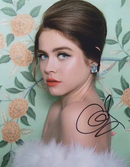Olivia Luccardi autograph