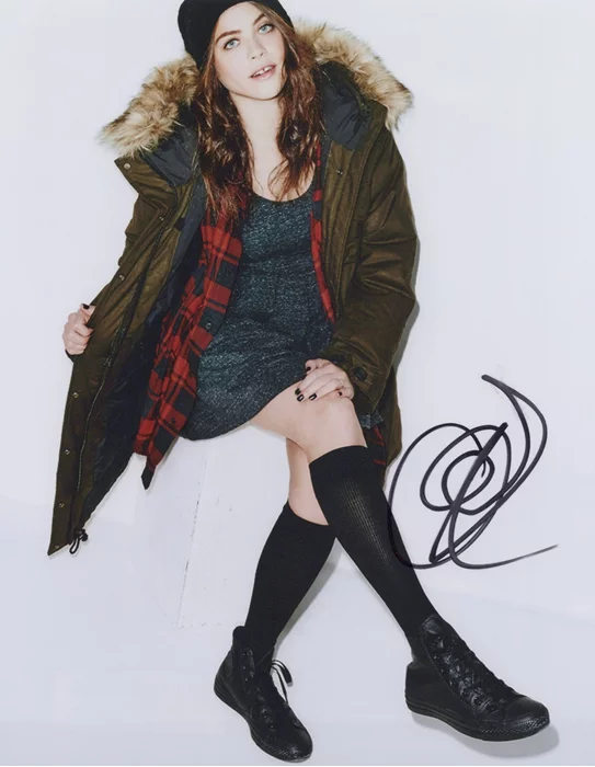 Olivia Luccardi autograph