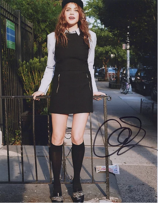 Olivia Luccardi autograph