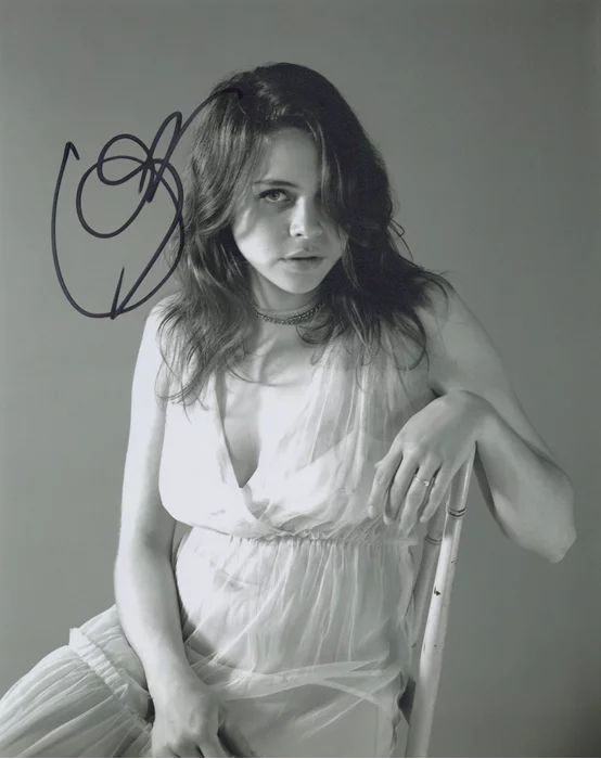 Olivia Luccardi autograph