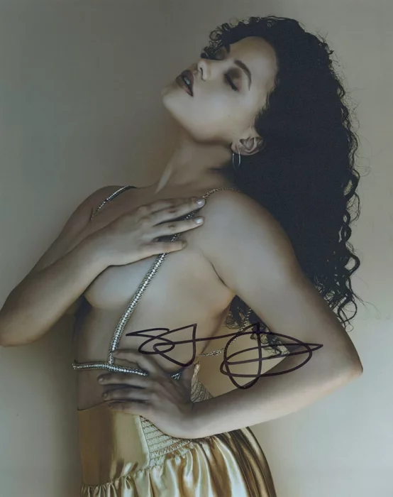 Sarah Jeffery autograph