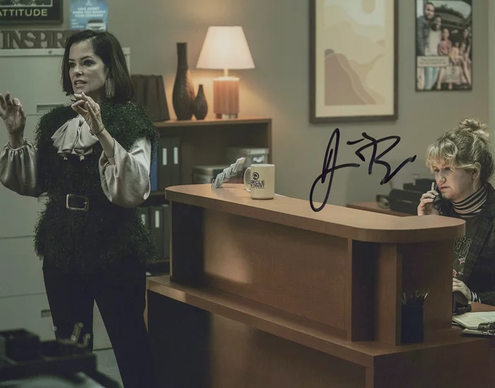 Jillian Bell autograph