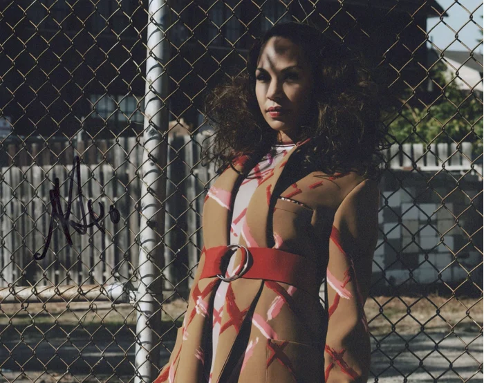 Amanda Brugel autograph