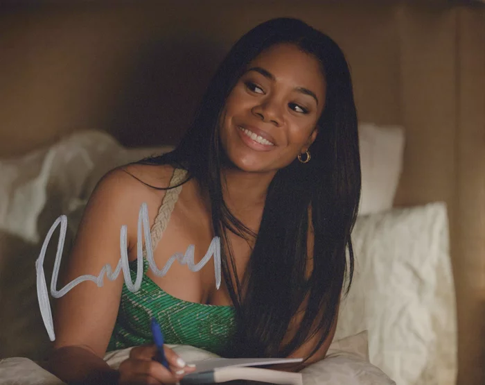 Regina Hall autograph