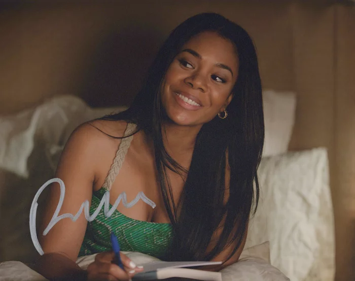 Regina Hall autograph