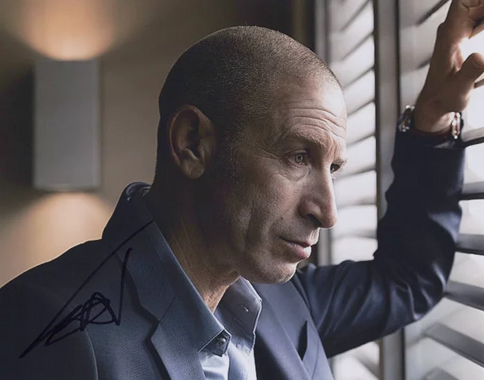 Mark Ivanir autograph