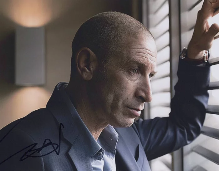 Mark Ivanir autograph