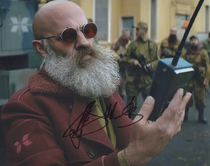 Neil Sandilands autograph