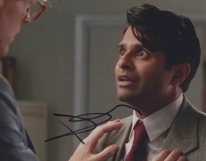 Asif Ali autograph