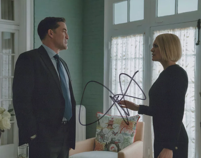 Jeremy Holm autograph