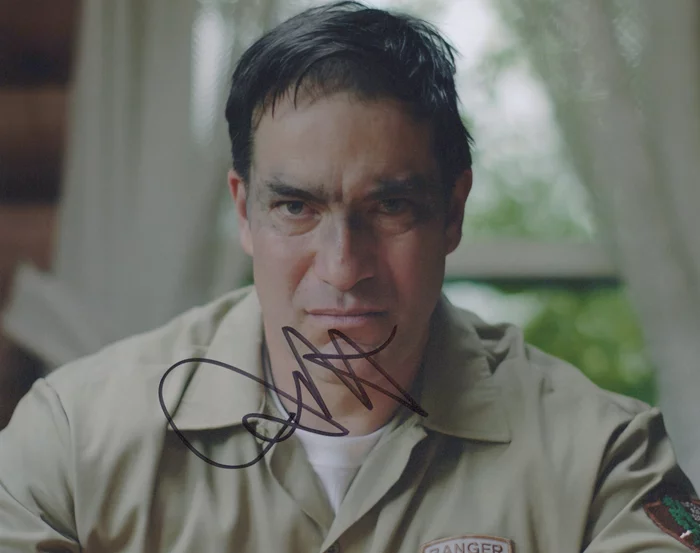 Jeremy Holm autograph