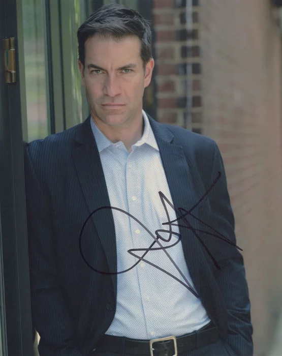 Jeremy Holm autograph