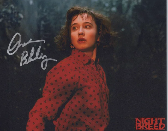 Anne Bobby autograph