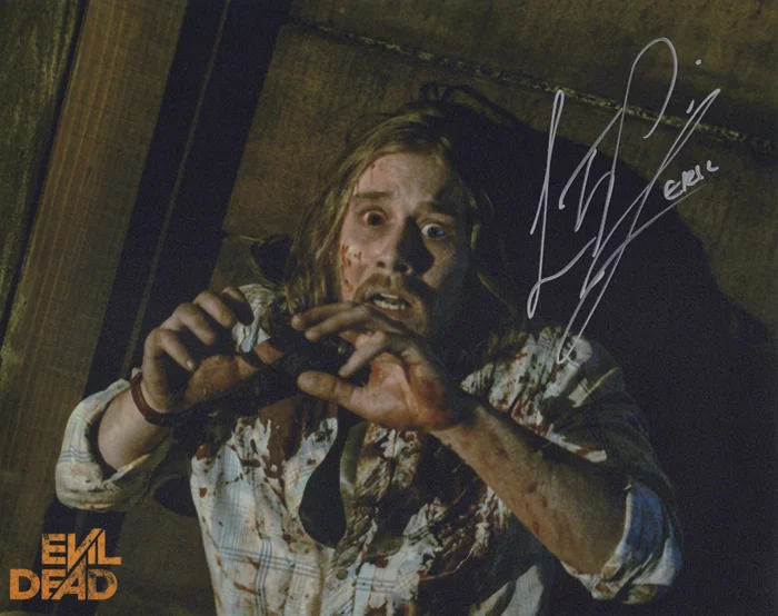 Lou Taylor Pucci autograph