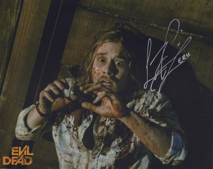 Lou Taylor Pucci autograph