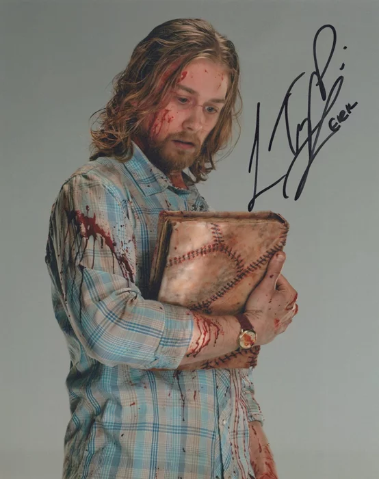 Lou Taylor Pucci autograph
