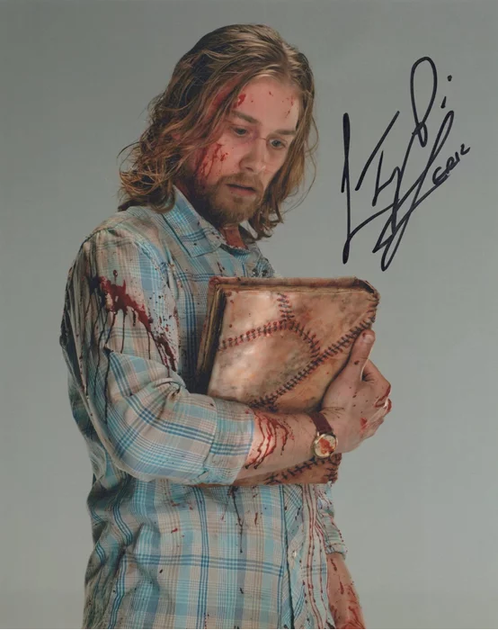 Lou Taylor Pucci autograph