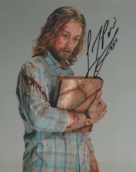 Lou Taylor Pucci autograph