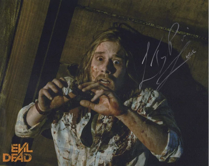 Lou Taylor Pucci autograph