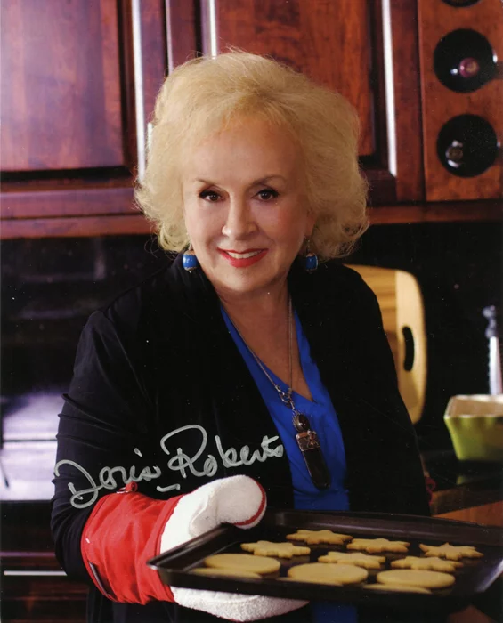 Doris Roberts autograph
