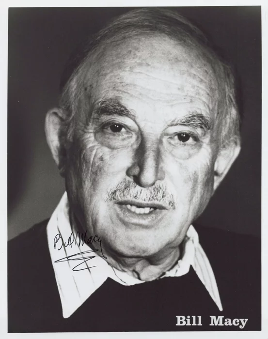 Bill Macy autograph