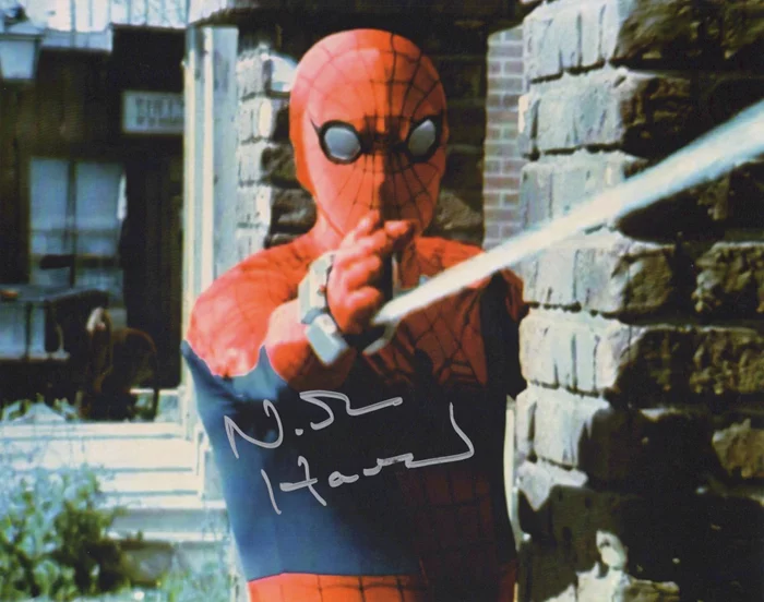 Nicholas Hammond autograph