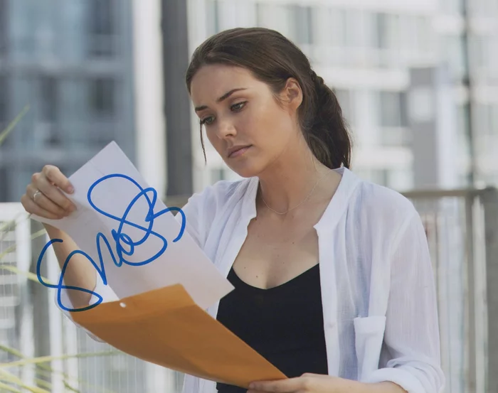 Megan Boone autograph