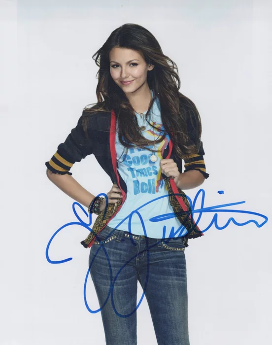 Victoria Justice autograph