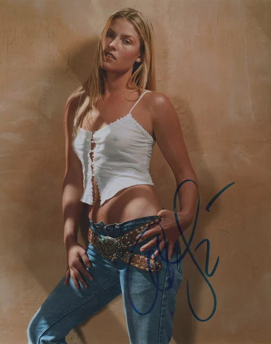 Ali Larter autograph