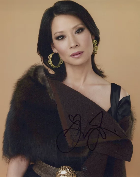 Lucy Liu autograph