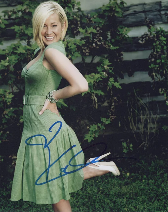 Kellie Pickler autograph