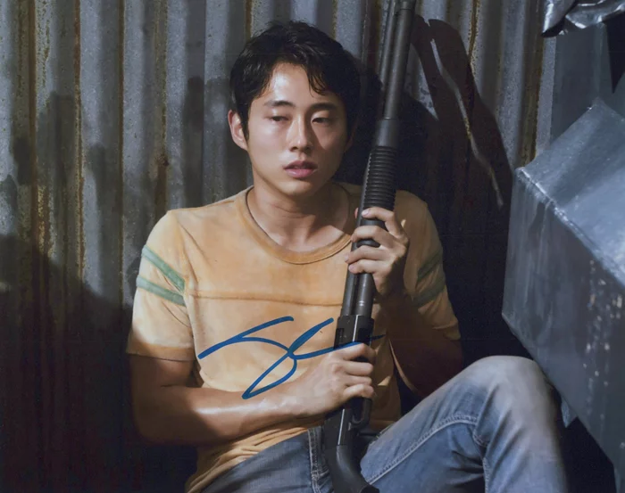 Steven Yeun autograph