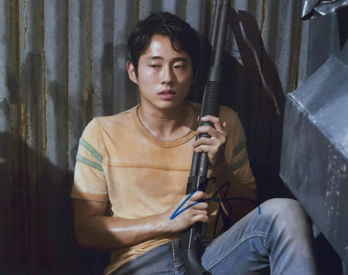 Steven Yeun autograph