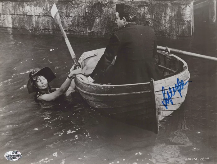 Sophia Loren autograph