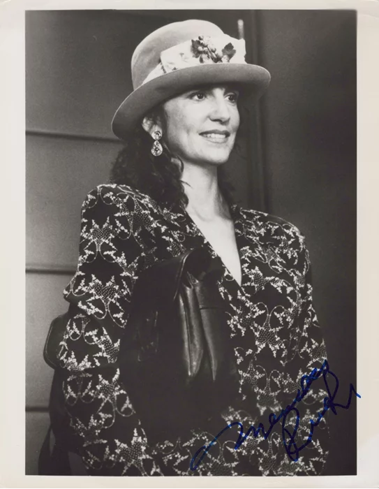 Mercedes Ruehl autograph