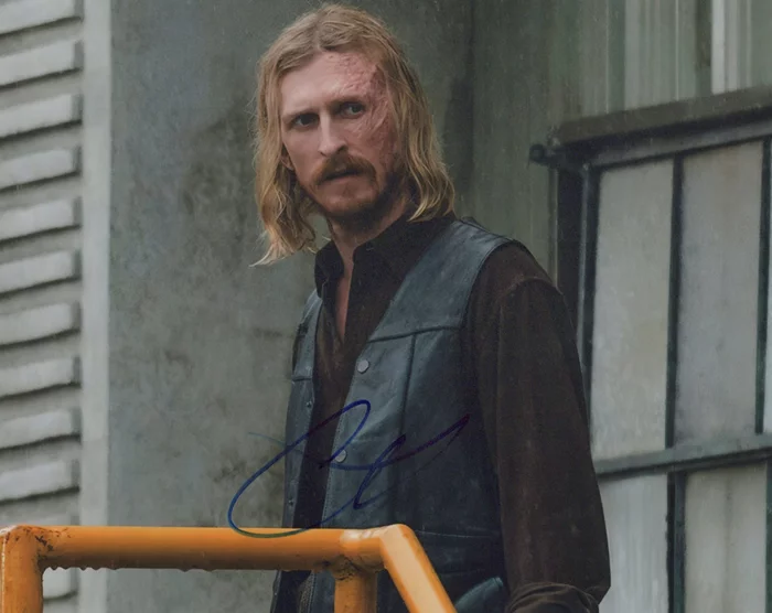 Austin Amelio autograph