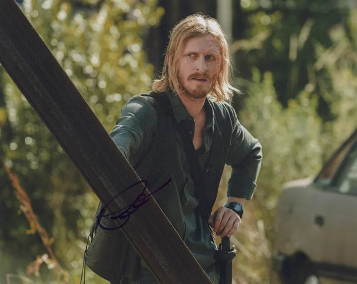 Austin Amelio autograph