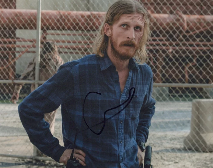 Austin Amelio autograph