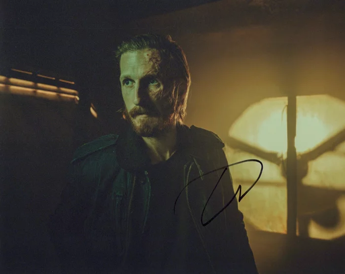 Austin Amelio autograph