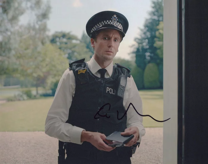 Tom Basden autograph