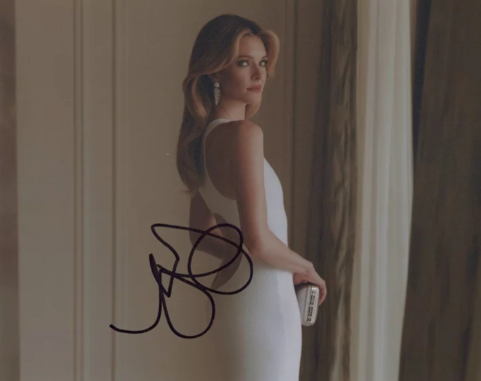 Meghann Fahy autograph