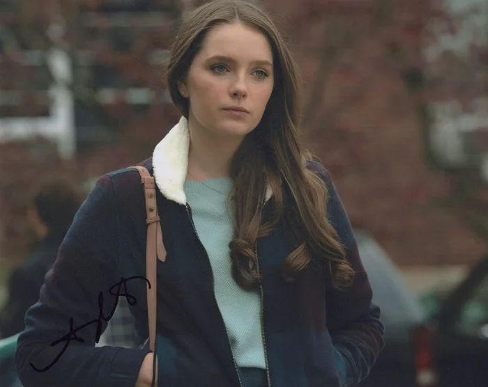 Amy Forsyth autograph