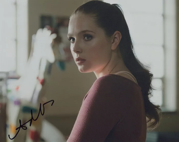 Amy Forsyth autograph
