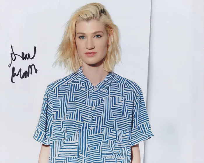 Grace Glowicki autograph