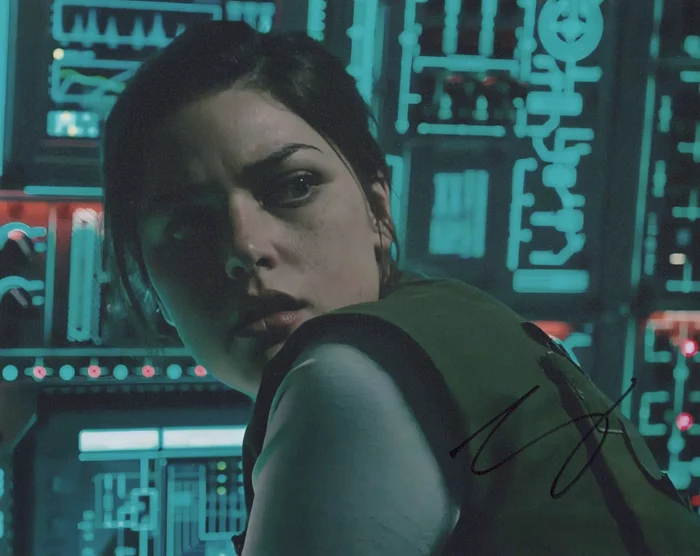 Callie Hernandez autograph