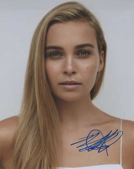 Marny Kennedy autograph