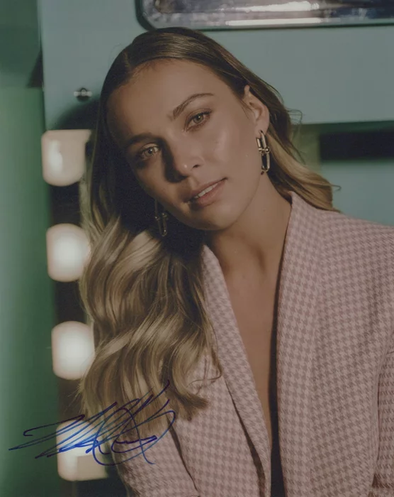 Marny Kennedy autograph